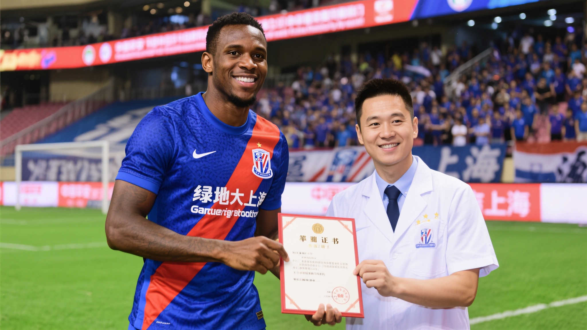 足球报:路易斯·恩拉沃今晚抵达上海,体检通过后将正式加盟申花 随着中超联赛的夏季转会窗口逐渐临近尾声,上海申花队